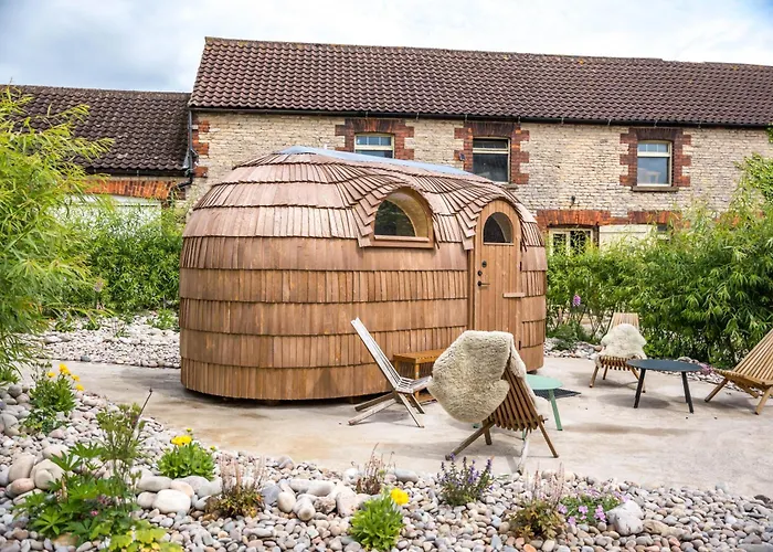 Large Country Cottage, Sleeps 8 - Spa Facilities, Garden Bar, Catering Services, Free Parking, Nature Reserve, Hen Parties