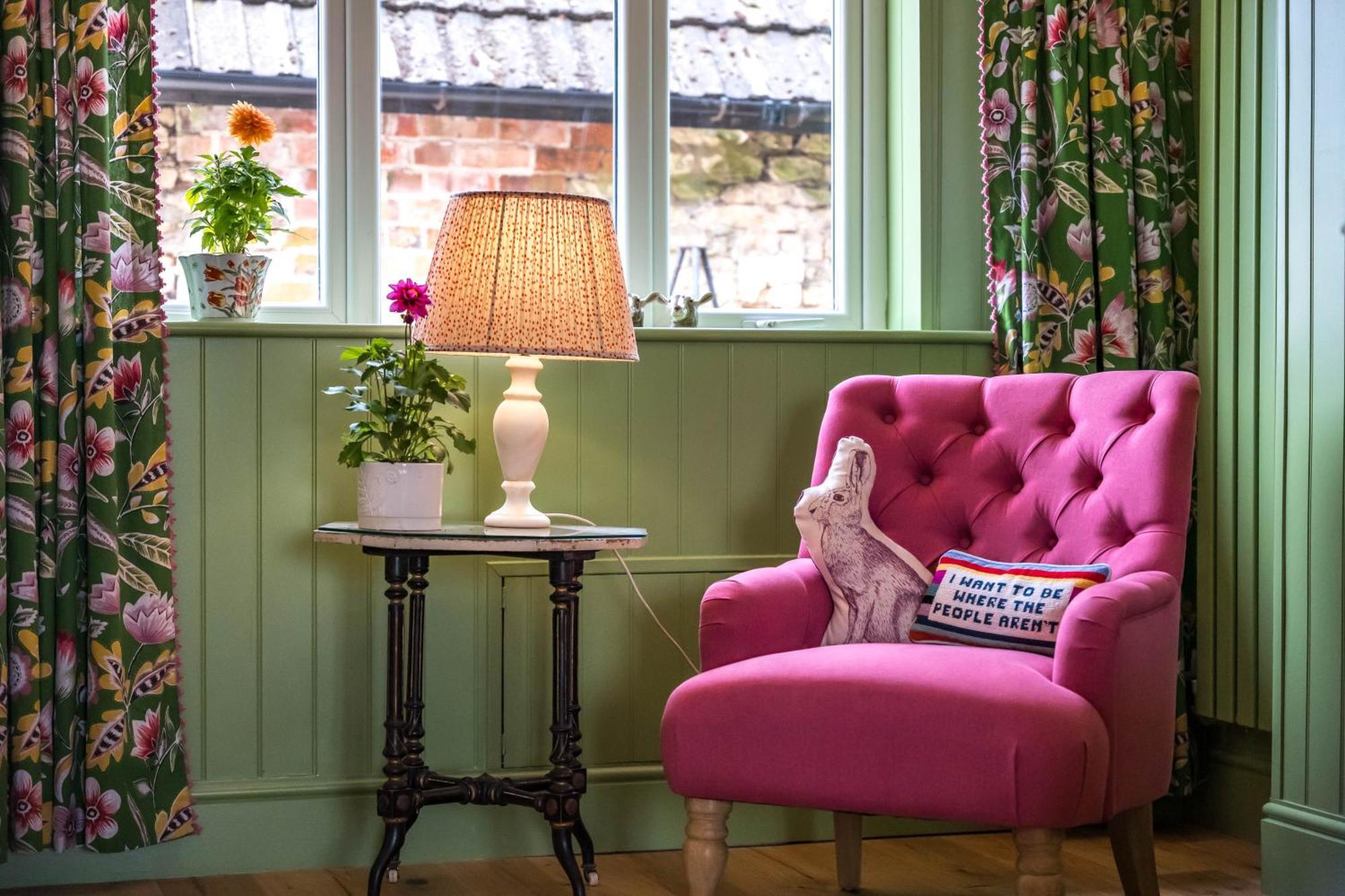 Large Country Cottage, Sleeps 8 - Facilities, Garden Bar, Catering Services, Free Parking, Nature Reserve, Hen Parties