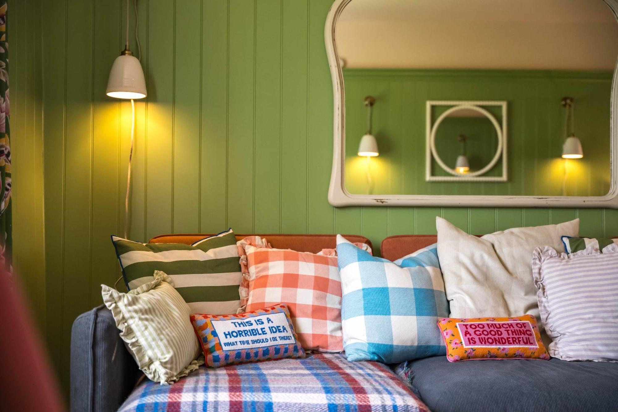 Large Country Cottage, Sleeps 8 - Facilities, Garden Bar, Catering Services, Free Parking, Nature Reserve, Hen Parties Apartment *