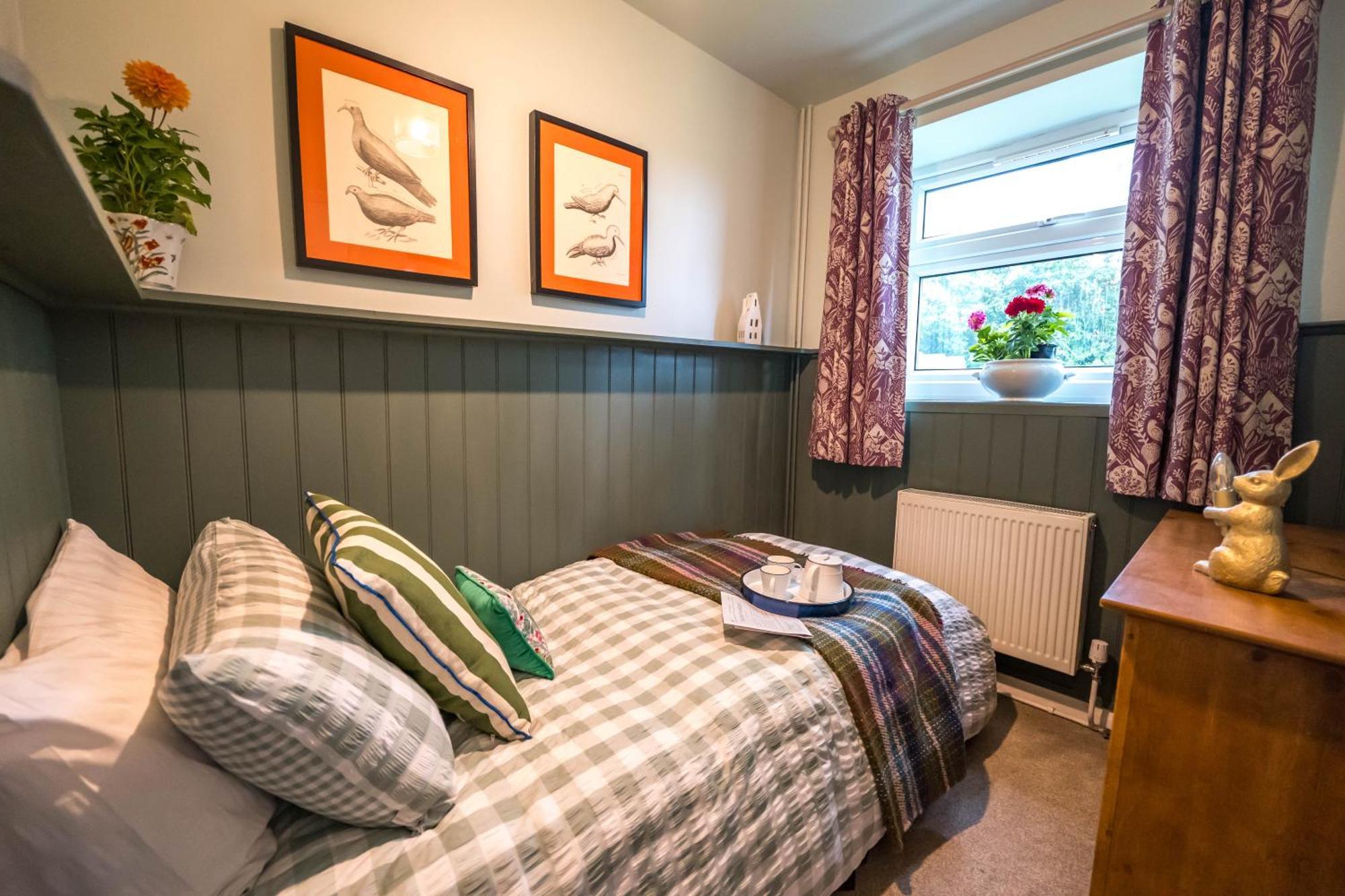 Large Country Cottage, Sleeps 8 - Facilities, Garden Bar, Catering Services, Free Parking, Nature Reserve, Hen Parties Apartment