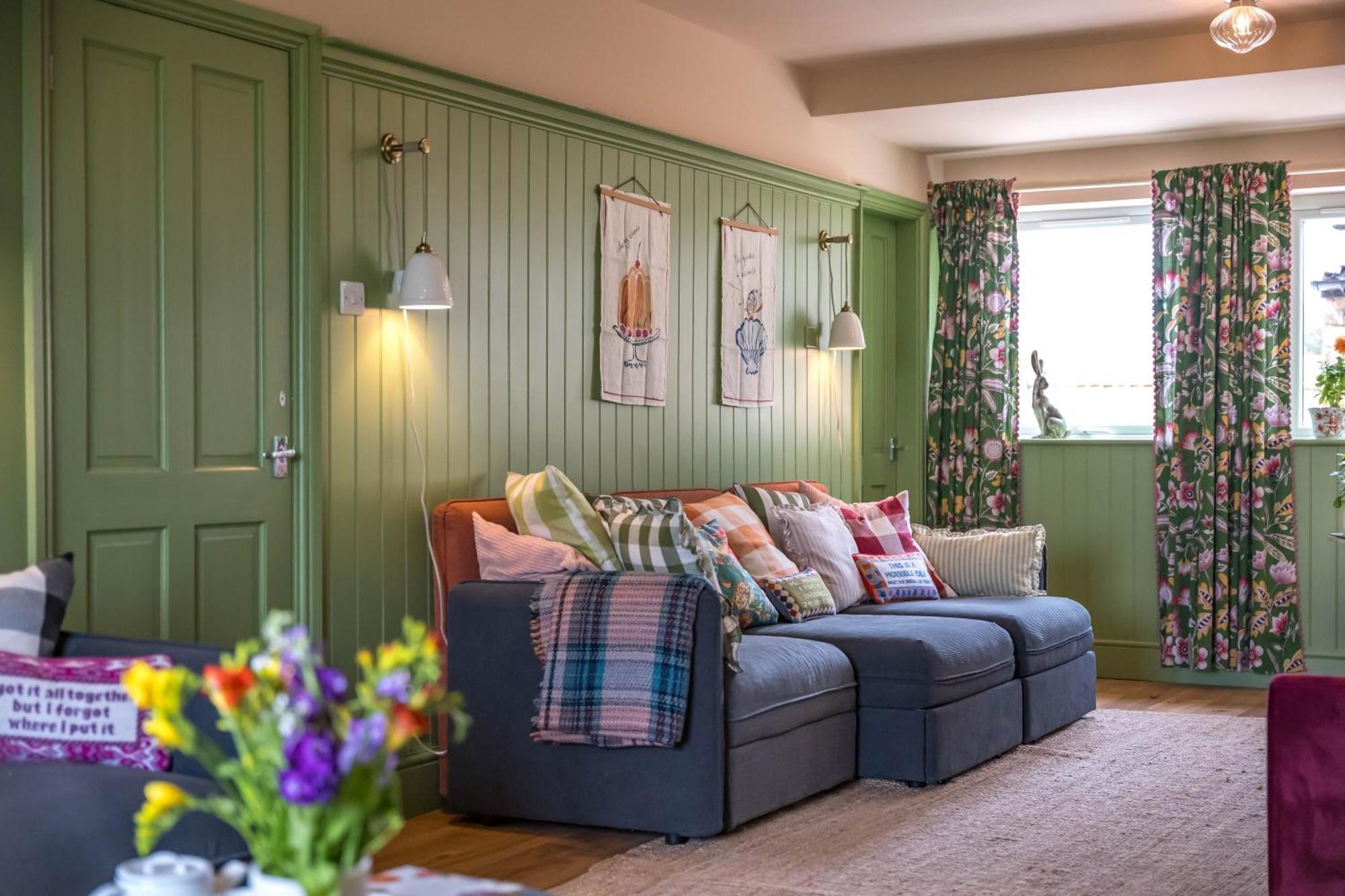 Large Country Cottage, Sleeps 8 - Facilities, Garden Bar, Catering Services, Free Parking, Nature Reserve, Hen Parties Scunthorpe