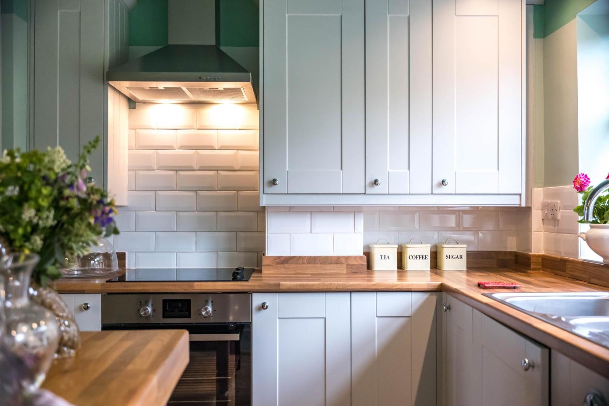 Large Country Cottage, Sleeps 8 - Facilities, Garden Bar, Catering Services, Free Parking, Nature Reserve, Hen Parties * Scunthorpe
