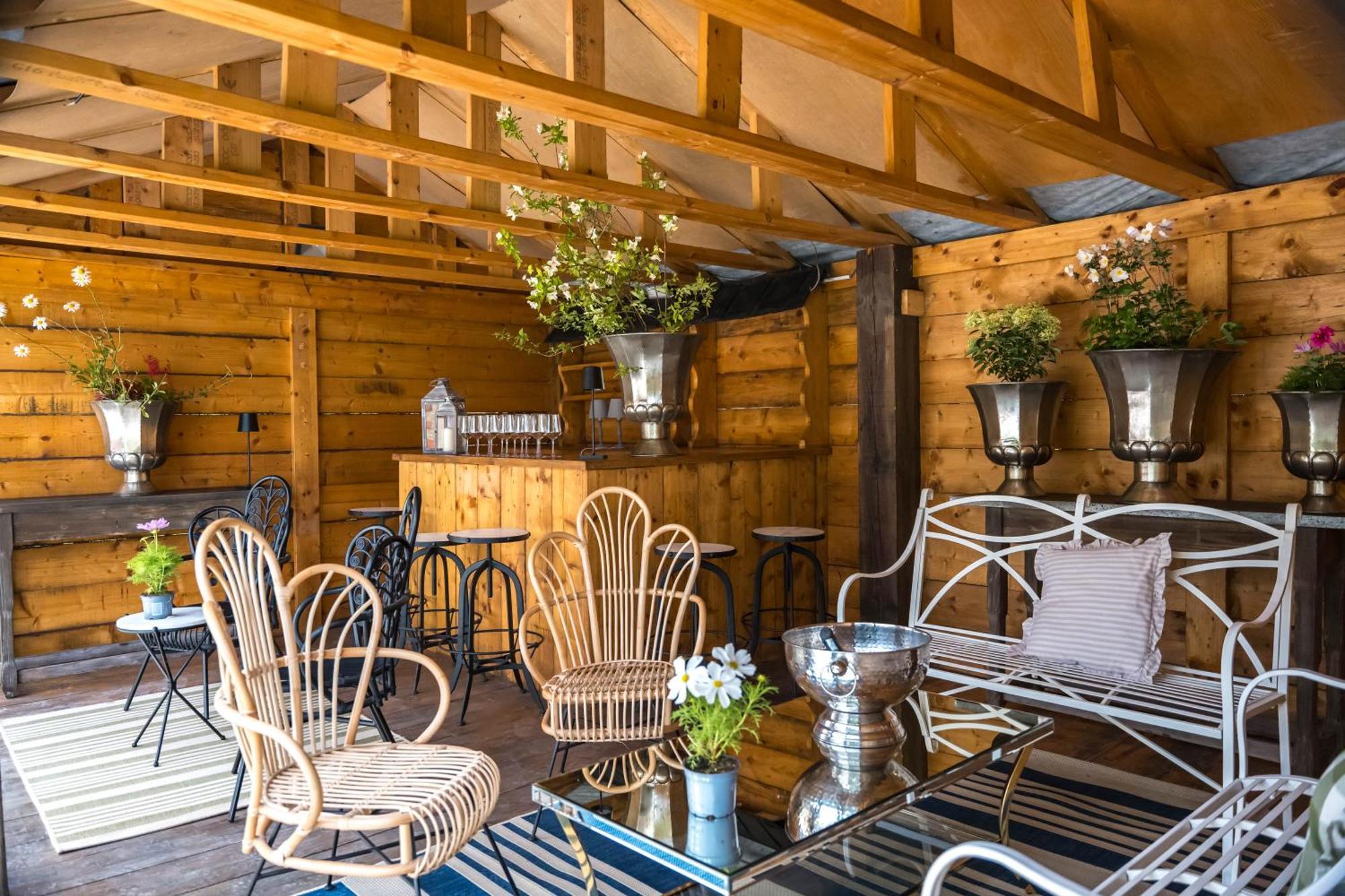 Large Country Cottage, Sleeps 8 - Facilities, Garden Bar, Catering Services, Free Parking, Nature Reserve, Hen Parties Apartment *