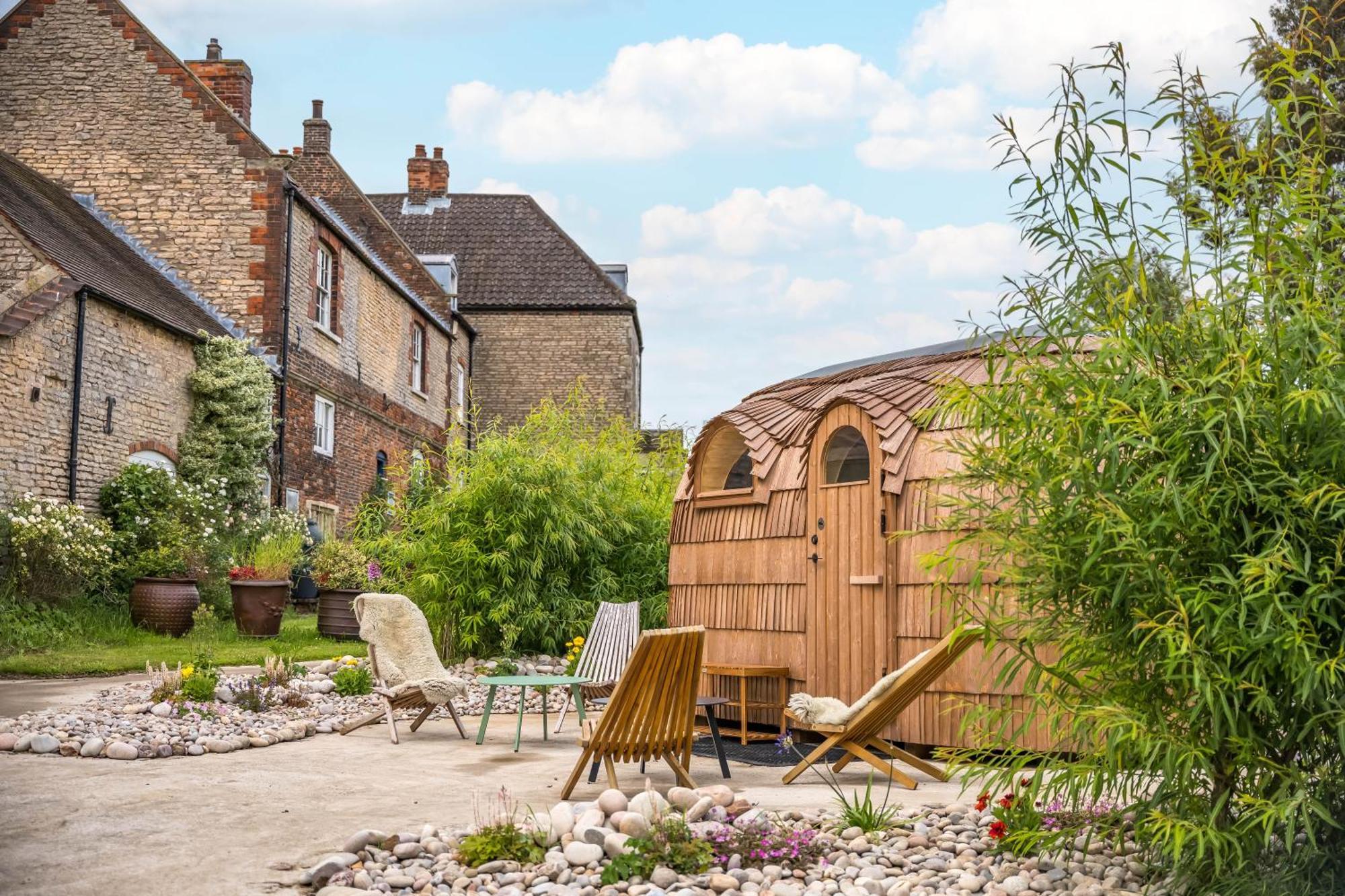 Apartment Large Country Cottage, Sleeps 8 - Facilities, Garden Bar, Catering Services, Free Parking, Nature Reserve, Hen Parties *