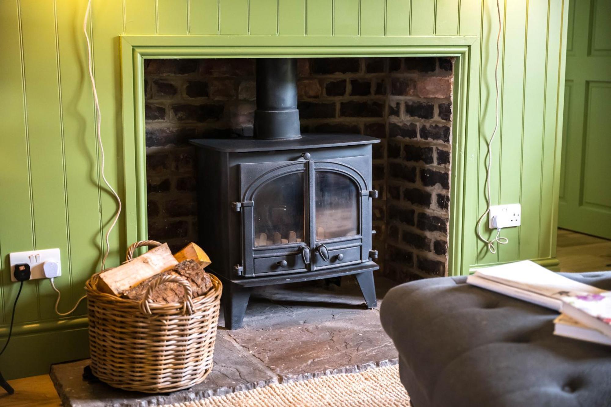 Apartment Large Country Cottage, Sleeps 8 - Facilities, Garden Bar, Catering Services, Free Parking, Nature Reserve, Hen Parties Scunthorpe