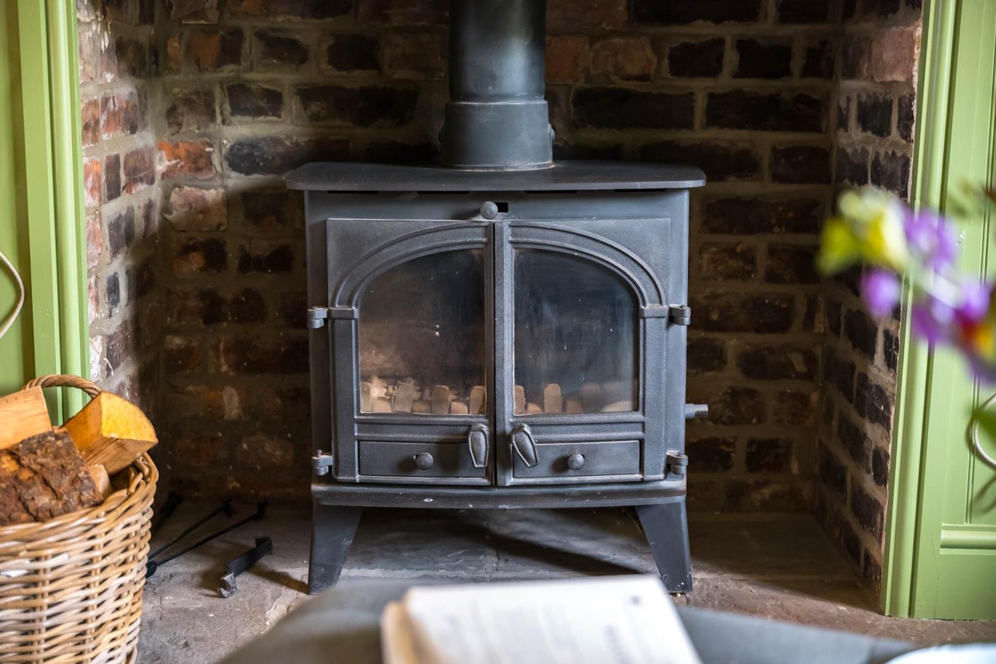 Large Country Cottage, Sleeps 8 - Facilities, Garden Bar, Catering Services, Free Parking, Nature Reserve, Hen Parties