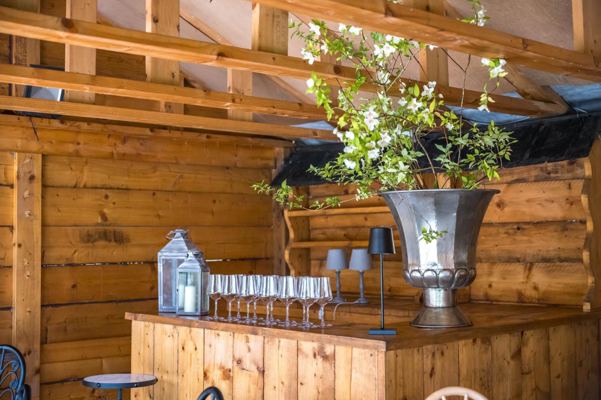 Large Country Cottage, Sleeps 8 - Facilities, Garden Bar, Catering Services, Free Parking, Nature Reserve, Hen Parties *